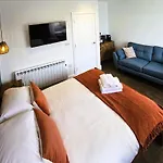 Premier 4 - Stunning Suite, Beautiful Sea Views