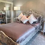 Ayrs And Graces - Luxury Bed And Breakfast