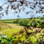 Otter Cottage At West Ashridge