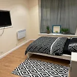 Entire Flat In Newquay, 2 Minutes Walk To The Beach And Clubs!