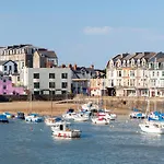 St Agnes Sleeps 10