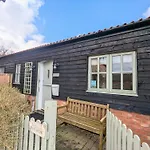 The Back Barn - Stylish Seaside Barn - Crabpot Cottages Sheringham
