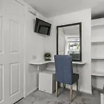 Upper Rock Brighton - Guest House