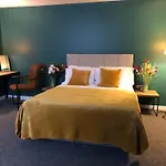 The Green Suite - Sleeps 6 - Three Bedrooms