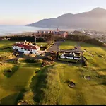 Waterfoot Coastal Getaway
