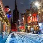 A Luxurious Wee Retreat On The Royal Mile Old Town