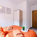 Stylish Apartment, Pool Table, Sleep 6, Central Location