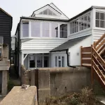 Stag Cottage, Sea Wall