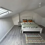 Luxe Spacious 5-Bed House In Liverpool