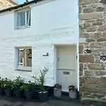 The Old Gallery - Charming Coastal Escape For Two