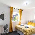 Open Mind Leisure - 4 Beds 2 Bathrooms & Parking