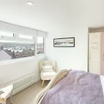 Host & Stay - Voyagers' View