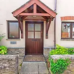 Oyster Cottage Braunton | Sleeps 6 | Dog Friendly