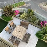 Beautiful 3 Bedroom Apartment By The Sea
