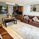 The Cabin, Glan Gwna