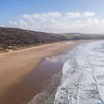 Byron - Luxury Self-Catering Coastal Apartment At The Heart Of Woolacombe With Heated Indoor Pool & Gym - 4 Minutes Walk To Beach! 6 Middlecombe