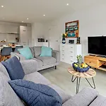10 Middlecombe - Luxury Apartment At Byron Woolacombe, Only 4 Minute Walk To Woolacombe Beach!
