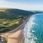 18 Woolacombe East - Luxury Apartment At Byron Woolacombe, Only 4 Minute Walk To Woolacombe Beach!