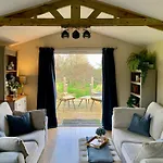 Countryside Cabin In Private Setting