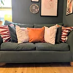 Cosy Peacehaven - Free On Site Parking! Pet Friendly!