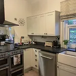Seaside-Scarborough-Wifi-Parking-Petsok-Sleeps-7 8