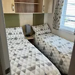 3 Bedroom Lyons Robin Rood 17Ec