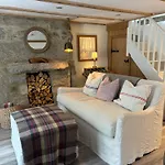 The Old Gallery - Charming Coastal Escape For Two