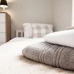 2 Bedroom House By Brookland Stays Serviced Accommodation Short Lets Liverpool With Free Wifi