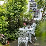 Cherub Cottage Located In The Centre Of Historic Dartmouth