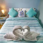 2Br Next To City Centre Queens Uni W Spa Bath Pass The Keys