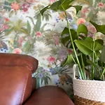 Belfast - Relax & Unwind In Our Skyline Retreat - 3 Bedroom Apartment With Parking
