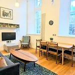 Luxury Apartment In Edinburgh City Center