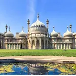 Flat1Hove- Renovated, 2Br, Patio, Beach, Free Onsite Parking