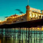Flat1Hove- Renovated, 2Br, Patio, Beach, Free Onsite Parking