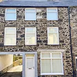 Beautifully Presented 5 Bedroom House With Hot Tub
