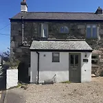1 St Ives Higher Ayr Cottage
