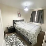 Cozy Four Bedroom New Build House With Parking In Liverpool City Centre
