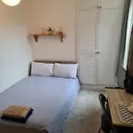 A Private & Beautiful Bedroom With Shared Bathroom In The Heart Of Bournemouth