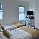 Stylish Retreat Near Birkenhead & Liverpool Your Cozy Home Away From Home