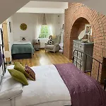 True Colours Apartment In Central Location