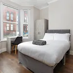 7 Bedroom House - Sleeps 14 - Close To City Centre - Free Parking, Smart Tvs In Every Bedroom, Fast Wifi And Self Check-In By Yoko Property