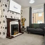 Stylish Home, Sleeps 6, Free Parking, Smart Tv, Free Wi-Fi, Perfect For Groups