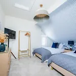6Guests-Beachnearby-Familyfriendly-Petsok-Parking