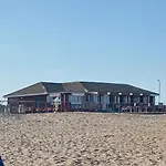 Sealands Park, Sleeps 6, Wifi, Heating, Veranda,Beach Access