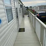 Sealands Park, Sleeps 6, Wifi, Heating, Veranda,Beach Access