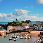 4 Bed In Tenby Fb003