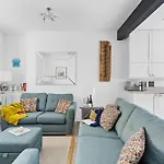 10 Clarence Hill - Elegant Town House With Outside Space