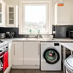 Castle View 2 Bedroom Apartment In Town Centre