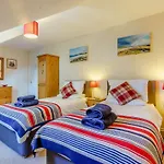 2 Bed In Totland Bay Ic003
