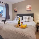 Special Offer! Harton House - Perfect For Contractors & Groups - Long Stays Welcome - Driveway Parking, Fast Wifi, Smarttv With Netflix By Yoko Property